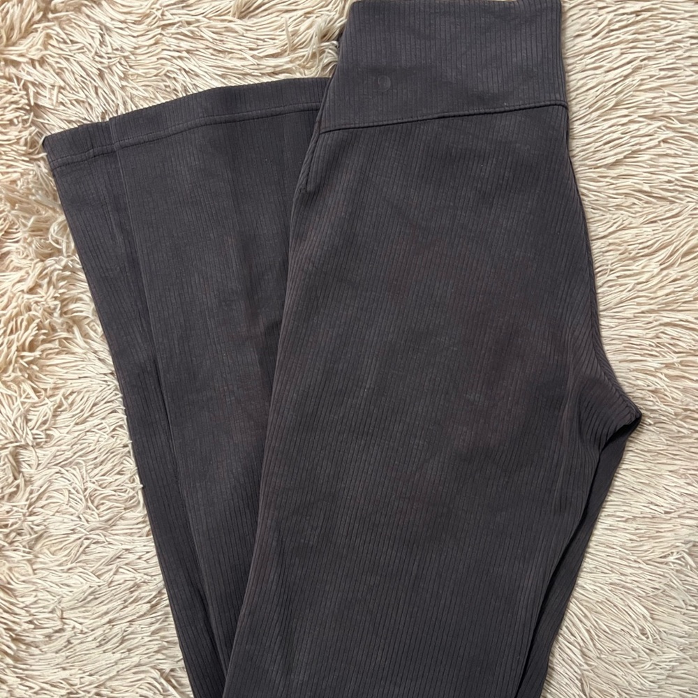 Ribbed softstream flare pant size 6 lululemon mocha